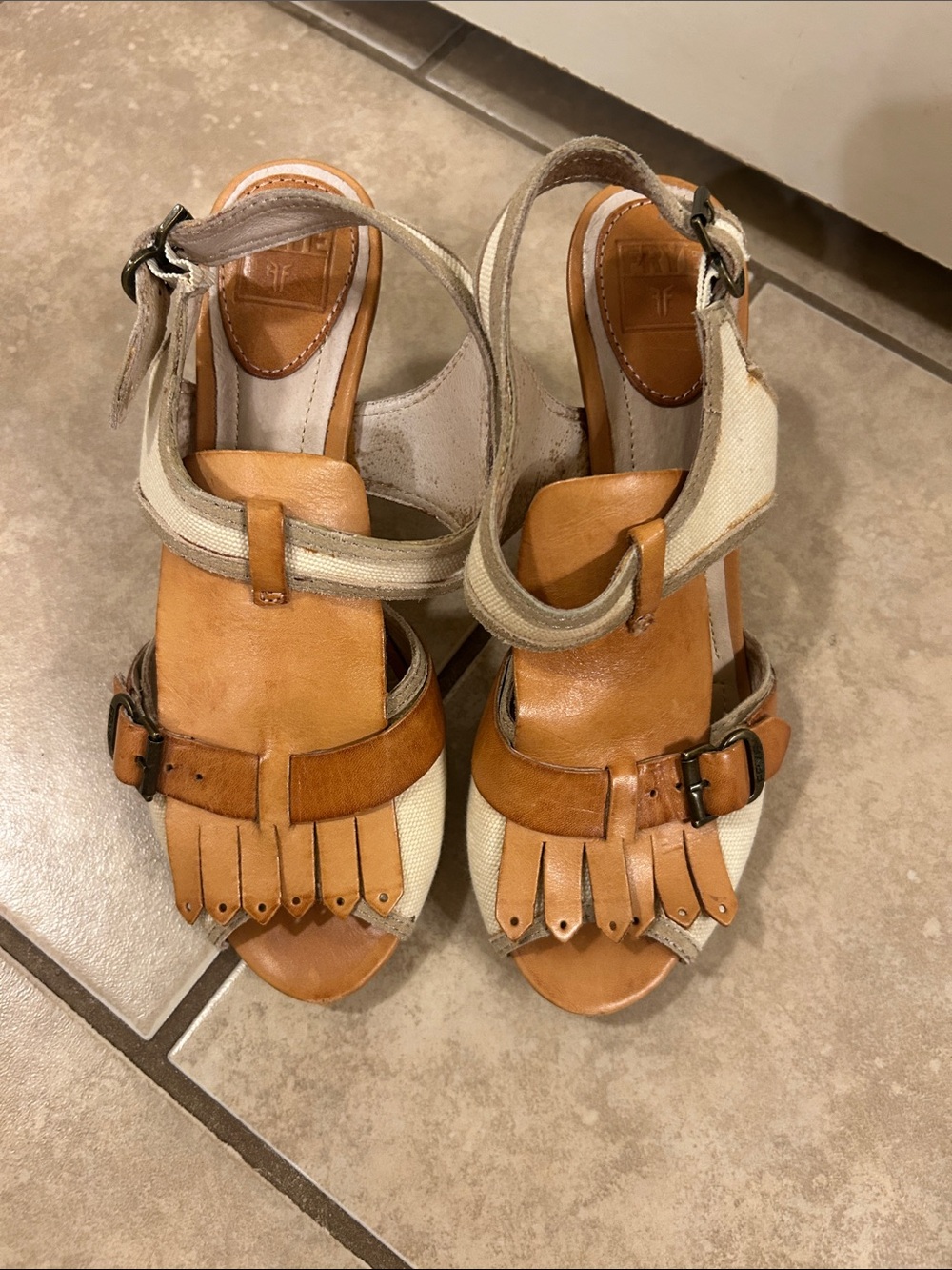 Frye Ramsey Kilt brown Canvas Fringe Buckle Sandals heels